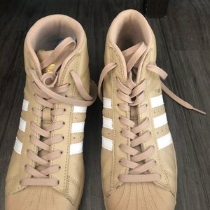 Adidas high tops 💦